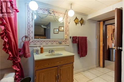 5473 Hillsdale Avenue, Niagara Falls, ON - Indoor Photo Showing Bathroom