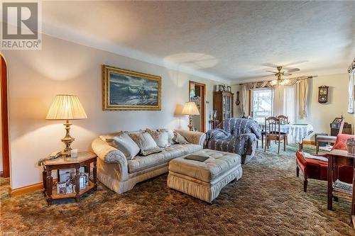 5473 Hillsdale Avenue, Niagara Falls, ON - Indoor Photo Showing Living Room