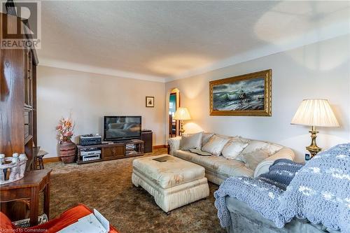 5473 Hillsdale Avenue, Niagara Falls, ON - Indoor Photo Showing Living Room