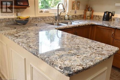 8 Lennard Crescent, Dundas, ON - Indoor Photo Showing Kitchen With Double Sink With Upgraded Kitchen