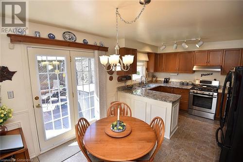 8 Lennard Crescent, Dundas, ON - Indoor Photo Showing Other Room