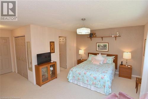 8 Lennard Crescent, Dundas, ON - Indoor Photo Showing Bedroom