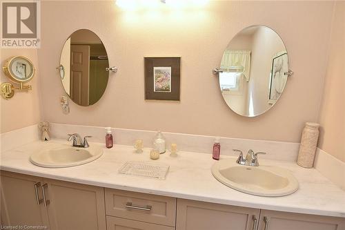 8 Lennard Crescent, Dundas, ON - Indoor Photo Showing Bathroom