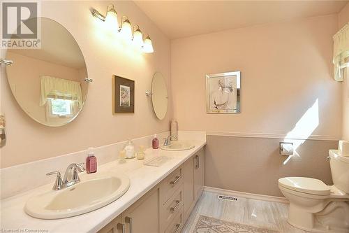 8 Lennard Crescent, Dundas, ON - Indoor Photo Showing Bathroom