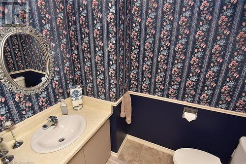 8 Lennard Crescent, Dundas, ON - Indoor Photo Showing Bathroom