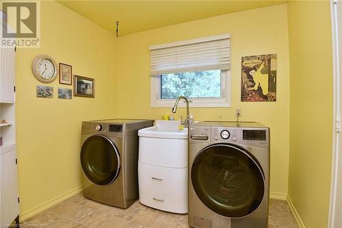 8 Lennard Crescent, Dundas, ON - Indoor Photo Showing Laundry Room