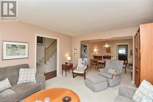 8 Lennard Crescent, Dundas, ON - Indoor Photo Showing Living Room