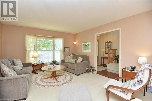 8 Lennard Crescent, Dundas, ON - Indoor Photo Showing Living Room