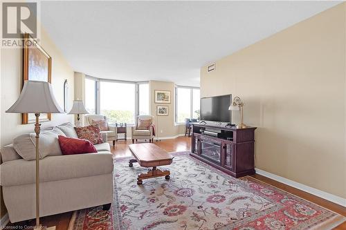 180 Limeridge Road W Unit# 702, Hamilton, ON - Indoor Photo Showing Living Room