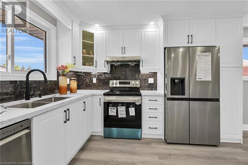 170 Cedardale Avenue, Stoney Creek, ON - Indoor Photo Showing Kitchen With Double Sink With Upgraded Kitchen