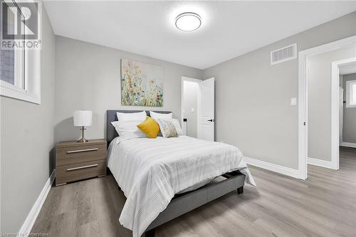 170 Cedardale Avenue, Stoney Creek, ON - Indoor Photo Showing Bedroom