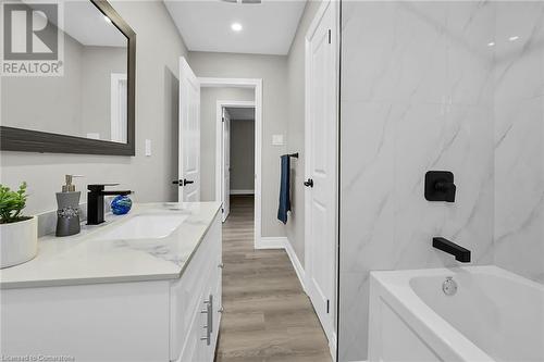 170 Cedardale Avenue, Stoney Creek, ON - Indoor Photo Showing Bathroom