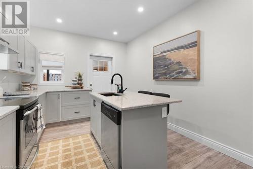 31 William Street, Hamilton, ON - Indoor Photo Showing Kitchen