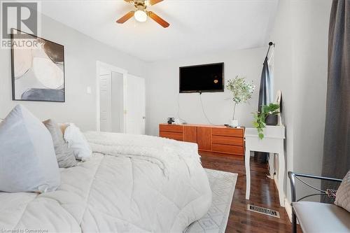 31 William Street, Hamilton, ON - Indoor Photo Showing Bedroom