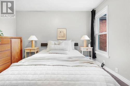 31 William Street, Hamilton, ON - Indoor Photo Showing Bedroom