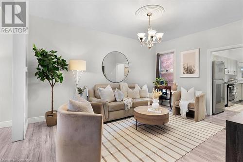 31 William Street, Hamilton, ON - Indoor Photo Showing Living Room