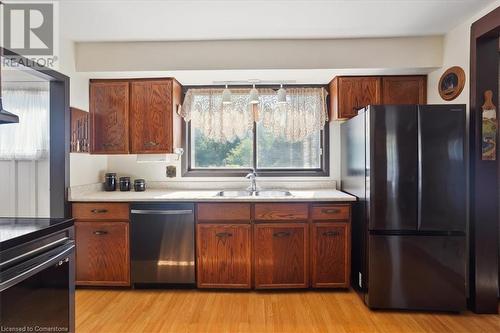 574 Bridle Wood, Burlington, ON - Indoor Photo Showing Kitchen With Double Sink