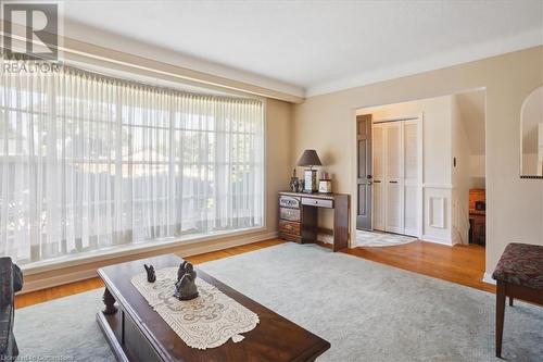 574 Bridle Wood, Burlington, ON - Indoor Photo Showing Living Room