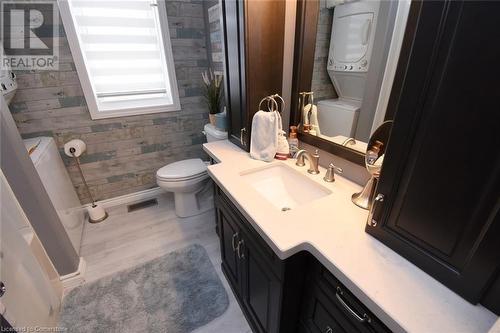 26 Hatton Drive, Ancaster, ON - Indoor Photo Showing Bathroom