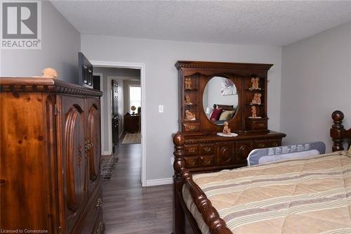 26 Hatton Drive, Ancaster, ON - Indoor Photo Showing Bedroom