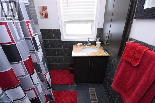 26 Hatton Drive, Ancaster, ON - Indoor Photo Showing Bathroom