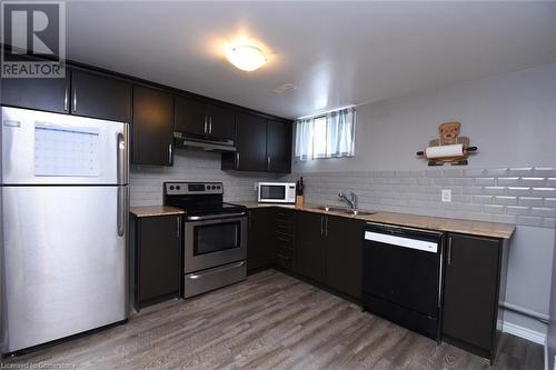 26 Hatton Drive, Ancaster, ON - Indoor Photo Showing Kitchen