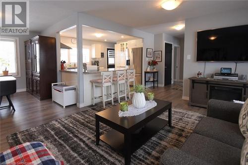 26 Hatton Drive, Ancaster, ON - Indoor Photo Showing Living Room