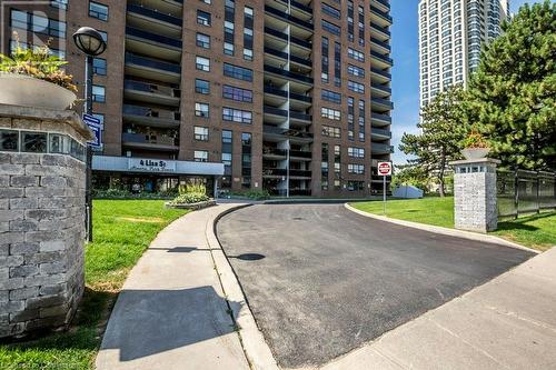 4 Lisa Street Unit# 712, Brampton, ON - Outdoor With Facade