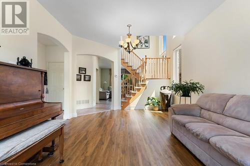 2247 Pathfinder Drive, Burlington, ON - Indoor Photo Showing Living Room