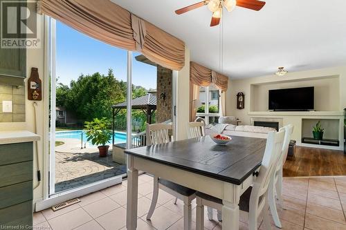 2247 Pathfinder Drive, Burlington, ON - Indoor Photo Showing Dining Room