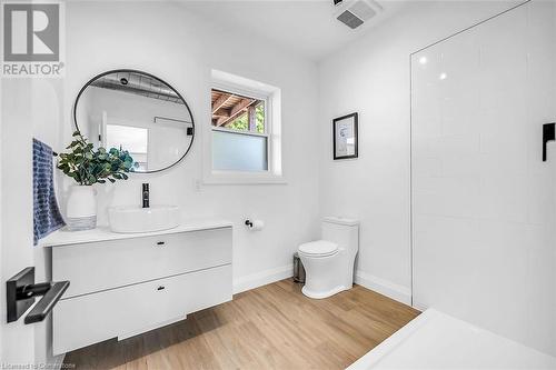 198 Dundurn Street S, Hamilton, ON - Indoor Photo Showing Bathroom