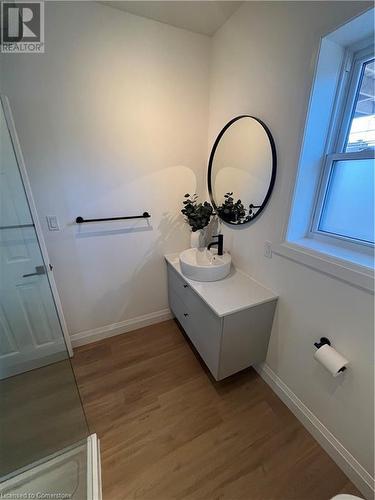 198 Dundurn Street S, Hamilton, ON - Indoor Photo Showing Bathroom