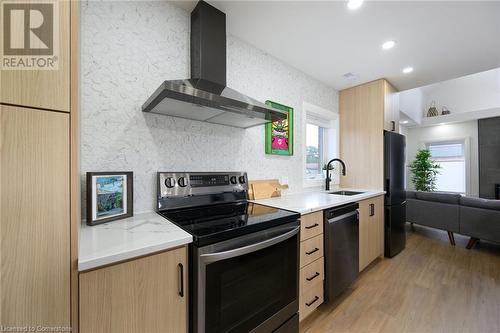 198 Dundurn Street S, Hamilton, ON - Indoor Photo Showing Kitchen