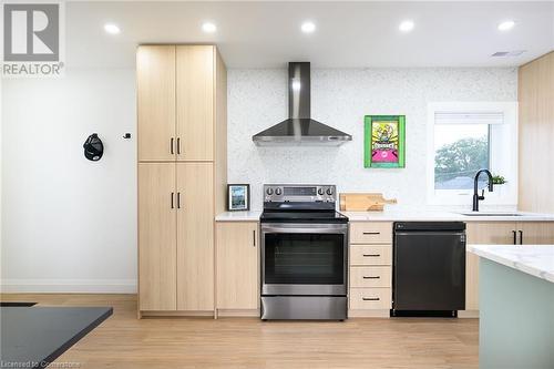 198 Dundurn Street S, Hamilton, ON - Indoor Photo Showing Kitchen