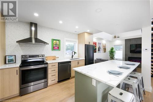 198 Dundurn Street S, Hamilton, ON - Indoor Photo Showing Kitchen