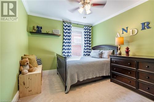 127 Fairleigh Avenue S, Hamilton, ON - Indoor Photo Showing Bedroom