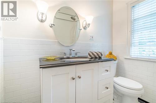 127 Fairleigh Avenue S, Hamilton, ON - Indoor Photo Showing Bathroom