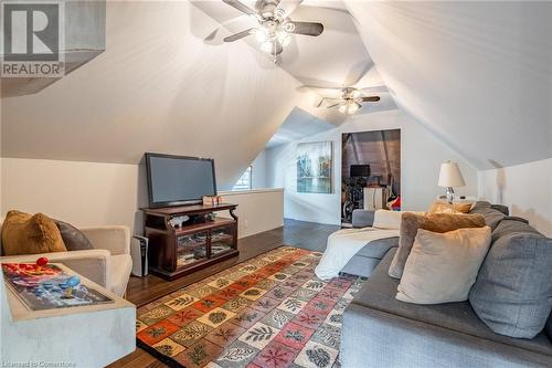 127 Fairleigh Avenue S, Hamilton, ON - Indoor Photo Showing Living Room