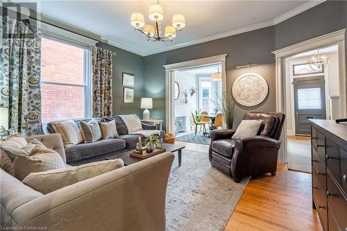 127 Fairleigh Avenue S, Hamilton, ON - Indoor Photo Showing Living Room