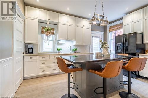 127 Fairleigh Avenue S, Hamilton, ON - Indoor Photo Showing Kitchen