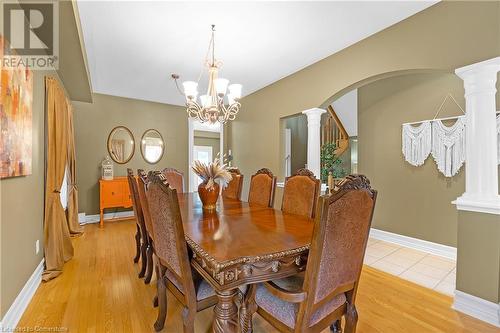 42 Hansford Drive, Brantford, ON - Indoor Photo Showing Dining Room