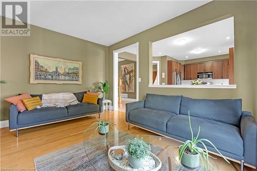 42 Hansford Drive, Brantford, ON - Indoor Photo Showing Living Room