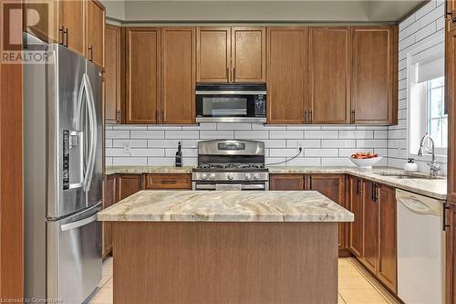 42 Hansford Drive, Brantford, ON - Indoor Photo Showing Kitchen With Stainless Steel Kitchen With Upgraded Kitchen