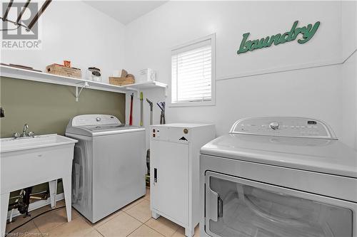 42 Hansford Drive, Brantford, ON - Indoor Photo Showing Laundry Room