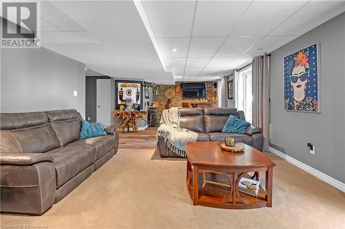 42 Hansford Drive, Brantford, ON - Indoor Photo Showing Living Room