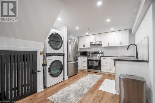 1040 Cedarwood Place, Burlington, ON - Indoor Photo Showing Kitchen