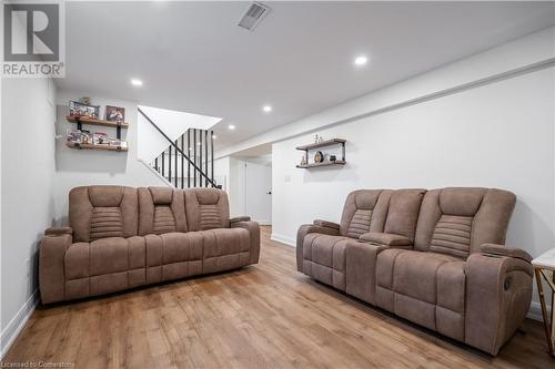 1040 Cedarwood Place, Burlington, ON - Indoor Photo Showing Living Room