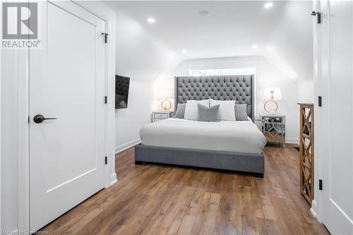 1040 Cedarwood Place, Burlington, ON - Indoor Photo Showing Bedroom