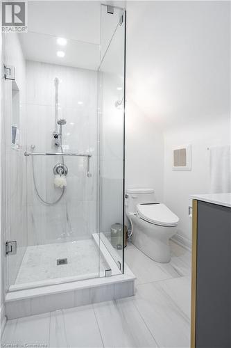 1040 Cedarwood Place, Burlington, ON - Indoor Photo Showing Bathroom