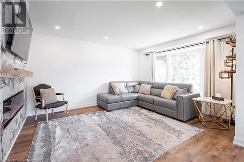 1040 Cedarwood Place, Burlington, ON - Indoor Photo Showing Living Room With Fireplace